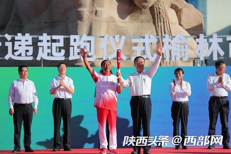塞上古城開跑！ 十四運(yùn)會(huì)和殘?zhí)貖W會(huì)火炬在榆林傳遞